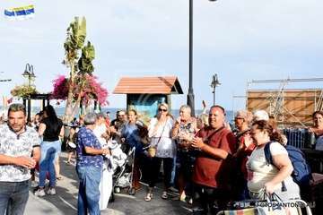 Protesta de vecinos y feriantes (Foto y Antonio Alí)